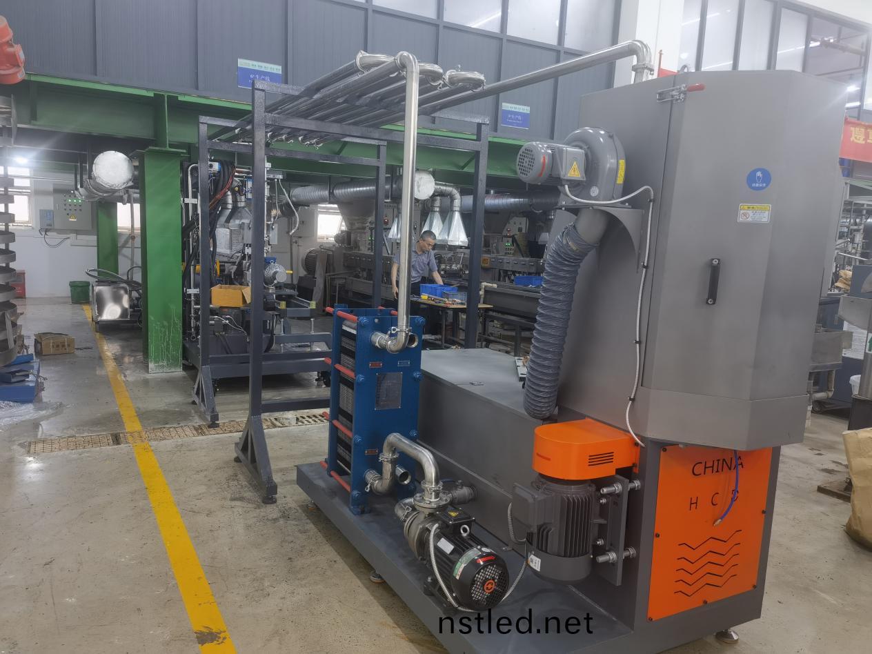 力塑TPE引進雙螺桿擠齣機+水下切生産(chan)線自(zi)動化設備